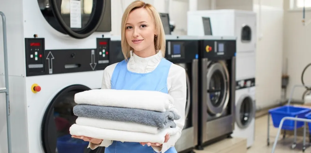 Dry Cleaning vs Self-Service Laundromat: Which Option Is Better in Miami?